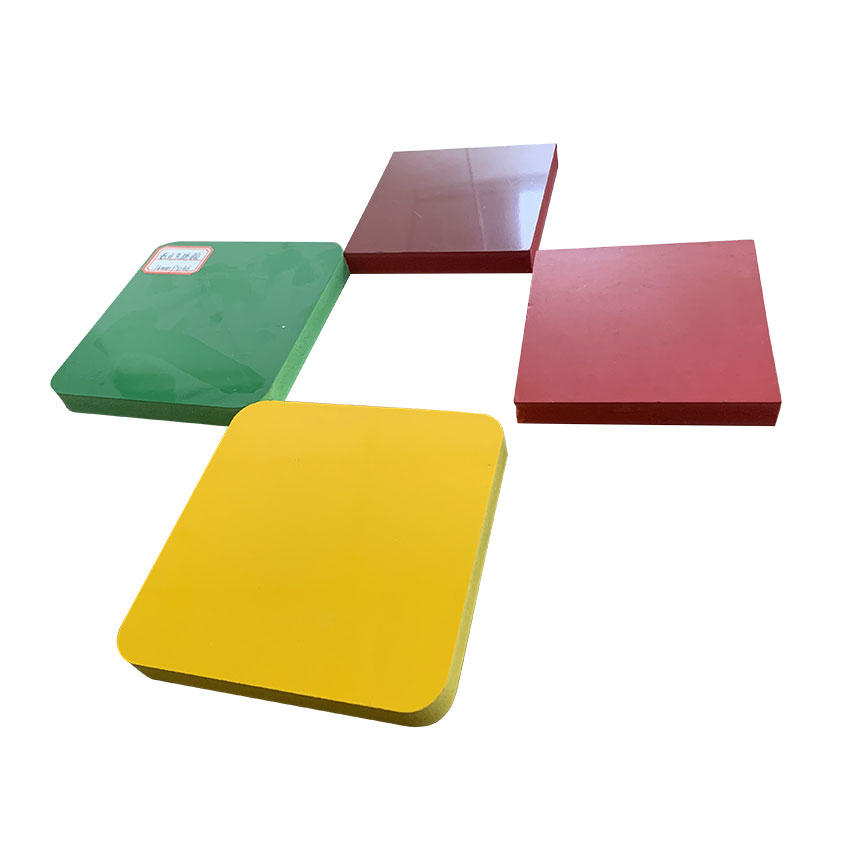 PC board နှင့် PVC Foam Board အကြား ခြားနားချက်- ပစ္စည်းများကို အသုံးပြုသည်။